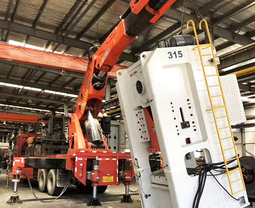 厦门附近随车吊出租，轻松解决运输难题