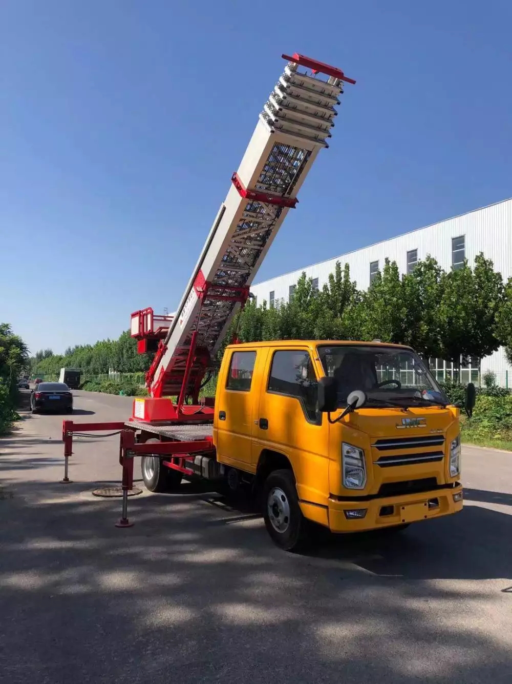 厦门附近的云梯车出租服务：轻松解决高空作业需求