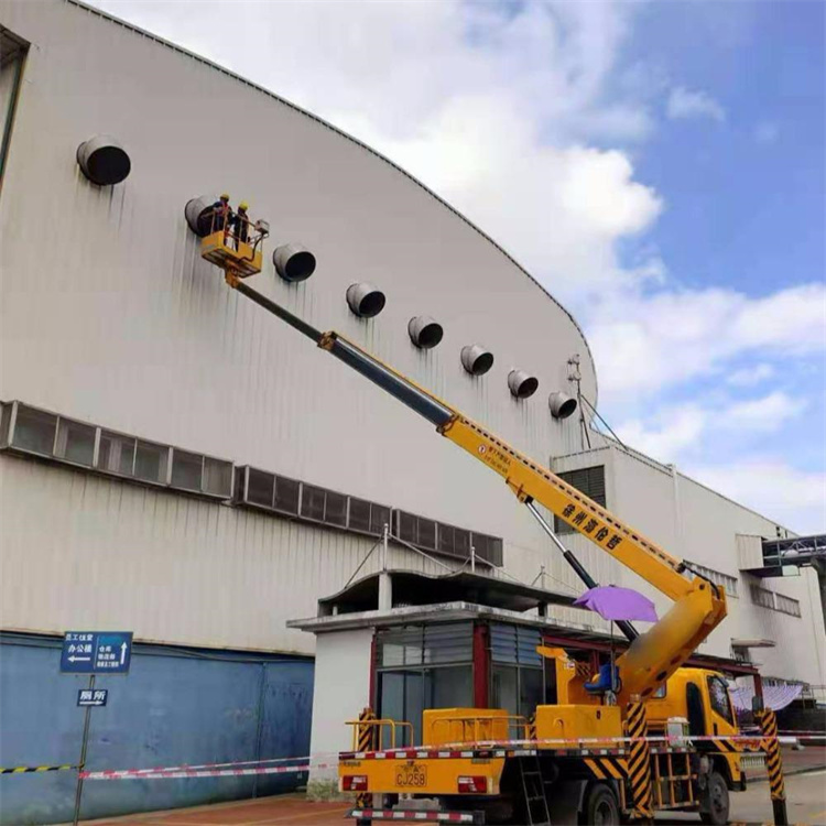 厦门高空作业车出租服务：专业广告牌安装解决方案